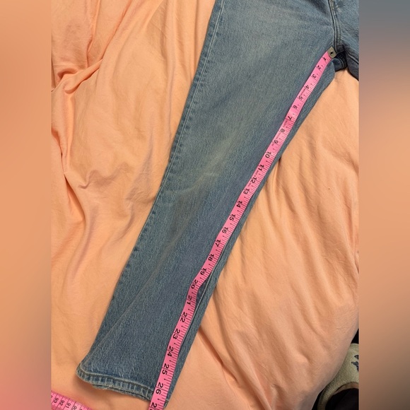 Levi’s Wedgie Straight Light Wash Distressed Jeans - women’s 27 - Picture 8 of 11